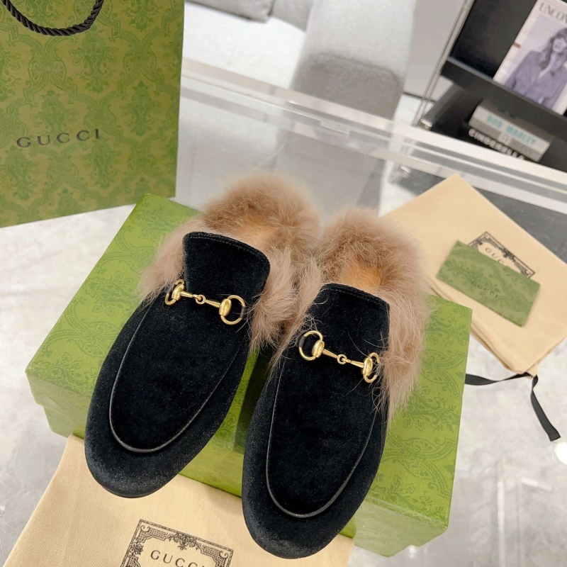 G*u*i slippers